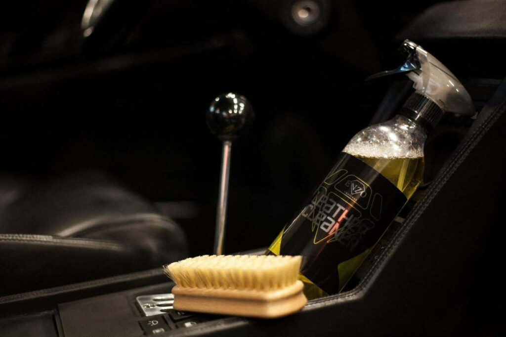 Kosmetyki samochodowe do czyszczenia wnętrza auta